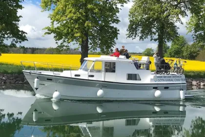 Rent your own boat on the Göta Canal