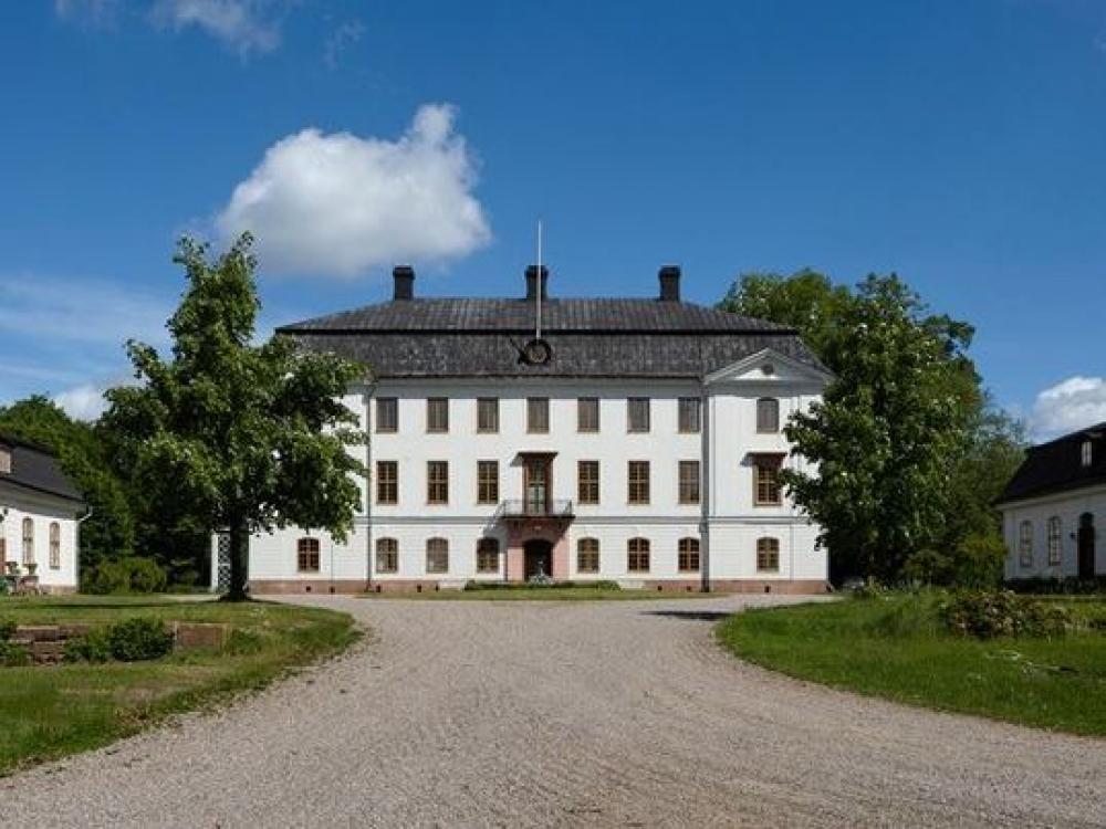 Guided tours and events at Ljung Castle (In Swedish only)