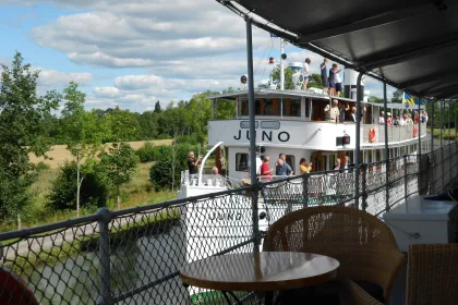 Utsikt från bryggdäck på passagerarbåt